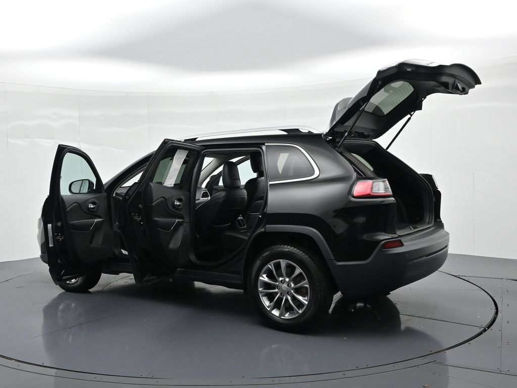 Used 2019 Jeep Cherokee Latitude Plus w/ Cold Weather Group AWD/4WD image 24