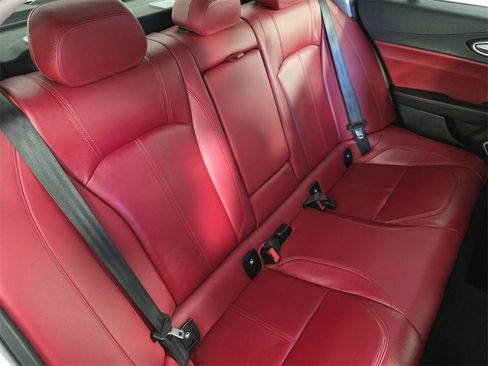 Used 2019 Alfa Romeo Giulia image 31