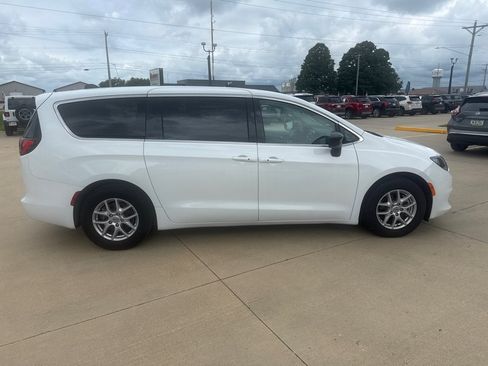 Used 2024 Chrysler Voyager LX FWD image 6