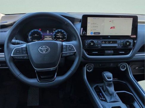 Used 2024 Toyota Grand Highlander Limited image 18