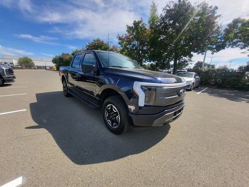 Used 2023 Ford F150 Lightning XLT AWD/4WD image 9