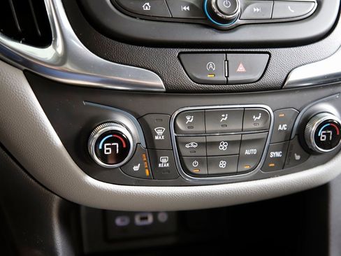 Used 2022 Chevrolet Equinox LT image 16