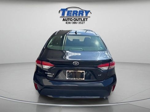 Used 2022 Toyota Corolla LE image 3