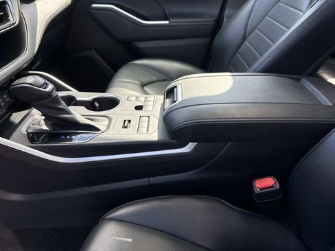 Used 2023 Toyota Highlander XLE image 21