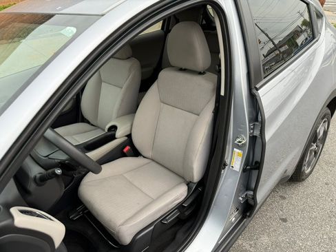 Used 2018 Honda HR-V EX image 7