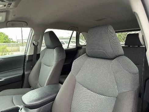 Certified 2025 Toyota RAV4 XLE FWD image 21