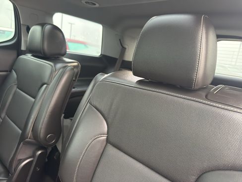 Certified 2023 GMC Acadia SLT w/ LPO, Floor Liner Package AWD/4WD image 35