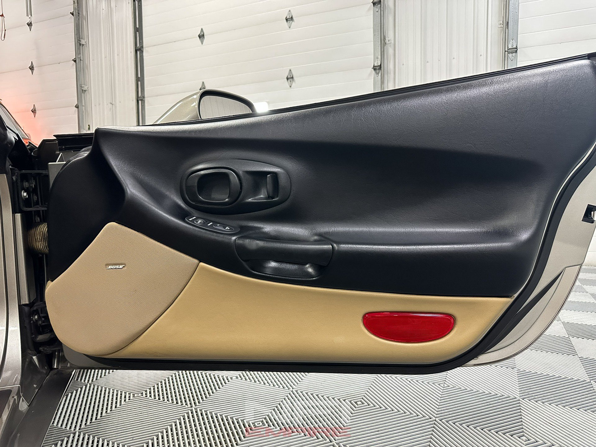 Used 2000 Chevrolet Corvette Coupe w/ Memory Pkg RWD image 45
