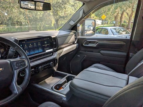 Used 2024 Chevrolet Silverado 2500 LTZ w/ LTZ Convenience Package AWD/4WD image 19