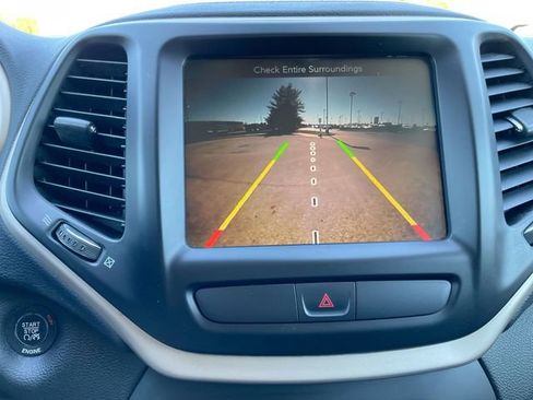 Used 2015 Jeep Cherokee Limited image 21