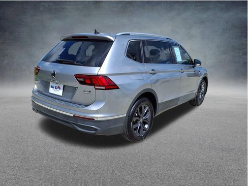 Used 2022 Volkswagen Tiguan SE w/ Panoramic Sunroof Package FWD image 8