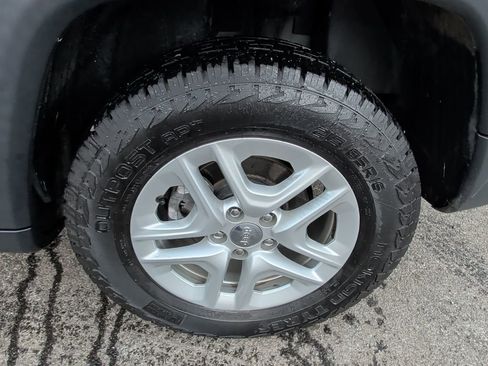 Used 2018 Jeep Compass Sport w/ Cold Weather Group image 9