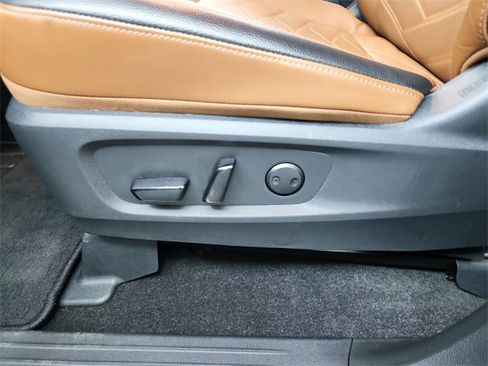 Used 2024 Nissan Pathfinder Platinum w/ Cargo Package image 20