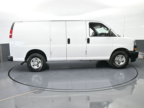 Used 2019 Chevrolet Express 2500 image 7