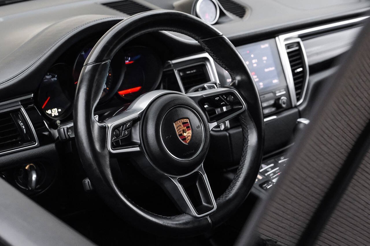 Used 2018 Porsche Macan w/ Premium Package Plus AWD/4WD image 19