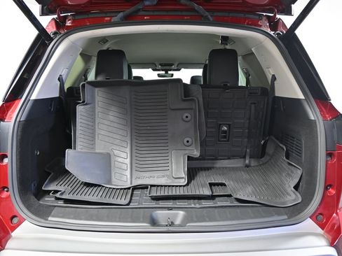 Used 2023 Nissan Pathfinder SL AWD/4WD image 18