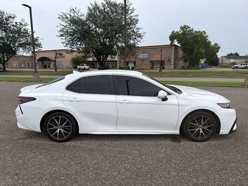 Used 2023 Toyota Camry SE FWD image 10