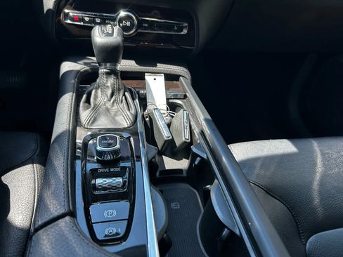 Used 2016 Volvo XC90 T6 Momentum w/ Momentum Plus Package image 26