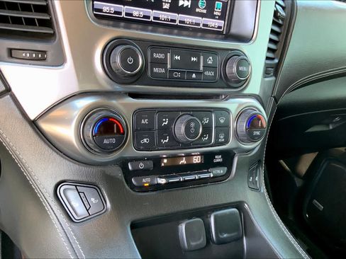Used 2018 Chevrolet Suburban LT AWD/4WD image 34