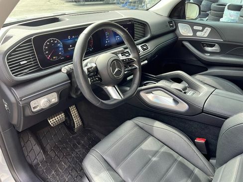 Used 2024 Mercedes-Benz GLS 580 4MATIC image 21