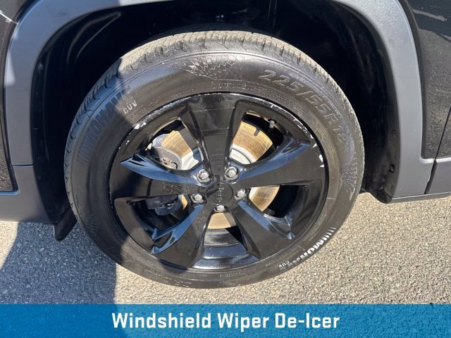 Used 2019 Jeep Cherokee Latitude Plus FWD image 13