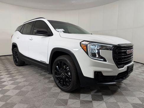 Used 2024 GMC Terrain SLT w/ Elevation Edition AWD/4WD image 6