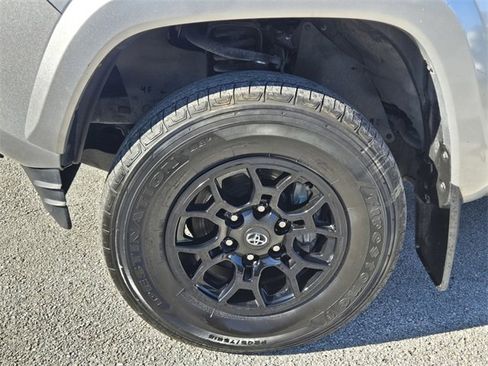 Used 2022 Toyota Tacoma 4x4 Double Cab image 7