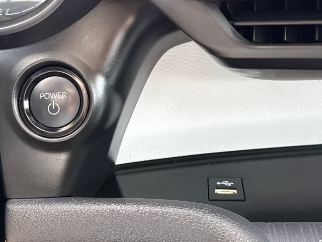 Used 2025 Toyota Sienna XLE FWD image 28