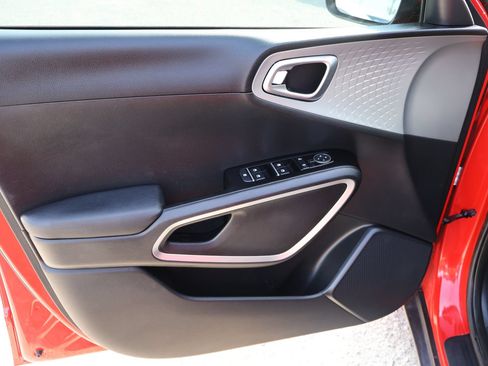Used 2024 Kia Soul S FWD image 14