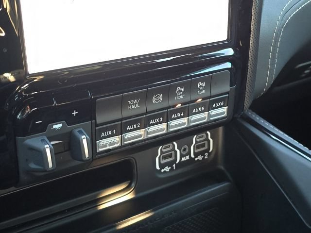 Used 2024 RAM 3500 Limited AWD/4WD image 38