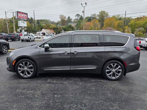 Used 2017 Chrysler Pacifica Limited w/ UConnect Theater Package image 7