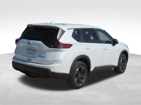 Used 2024 Nissan Rogue SV AWD/4WD image 5