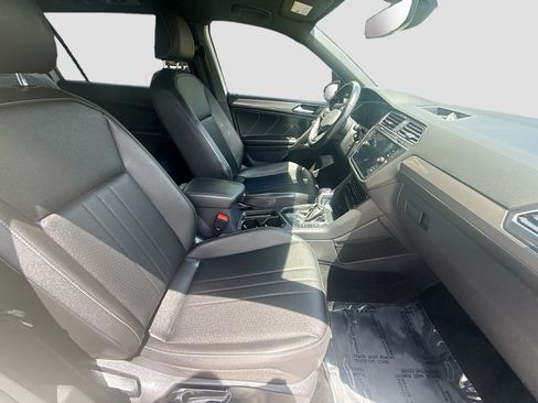 Used 2023 Volkswagen Tiguan SE R-Line FWD image 31