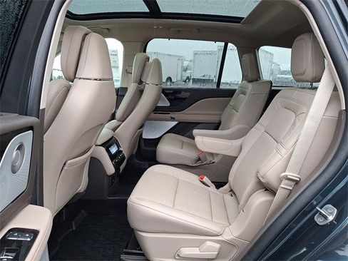 Certified 2024 Lincoln Aviator Reserve w/ Equipment Group 201A image 10