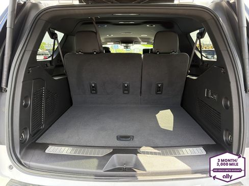 Used 2024 Chevrolet Suburban Premier AWD/4WD image 5