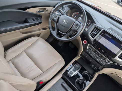 Used 2018 Honda Pilot Touring image 9