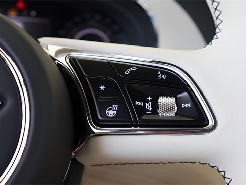 New 2025 Bentley Bentayga image 22