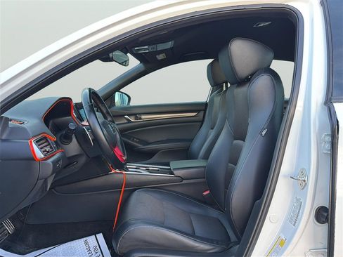 Used 2018 Honda Accord Sport image 12