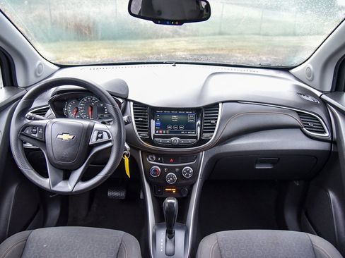 Used 2022 Chevrolet Trax LS w/ Tint and Cruise Package image 18