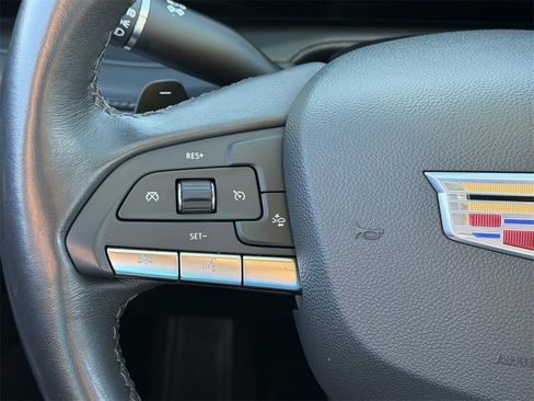 Used 2024 Cadillac XT4 Premium Luxury image 11