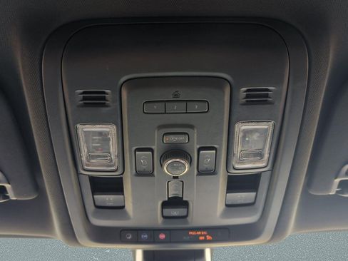 Used 2022 Chevrolet Suburban High Country AWD/4WD image 22
