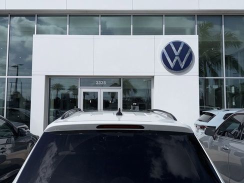 Used 2018 Volkswagen Tiguan SE AWD/4WD image 4