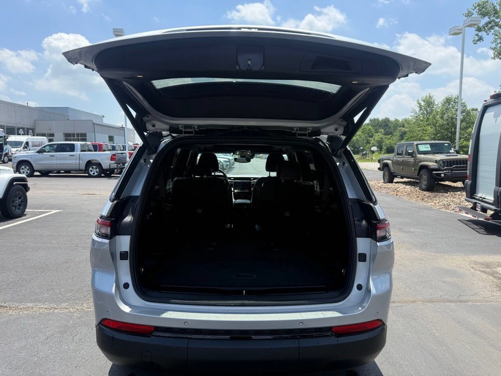 Certified 2024 Jeep Grand Cherokee L Altitude AWD/4WD image 45