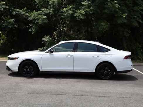 Used 2025 Honda Accord SE image 6