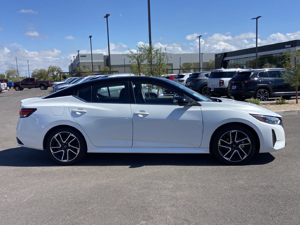 Used 2025 Nissan Sentra SR FWD image 2
