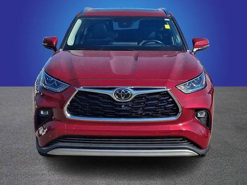 Used 2021 Toyota Highlander Platinum image 2