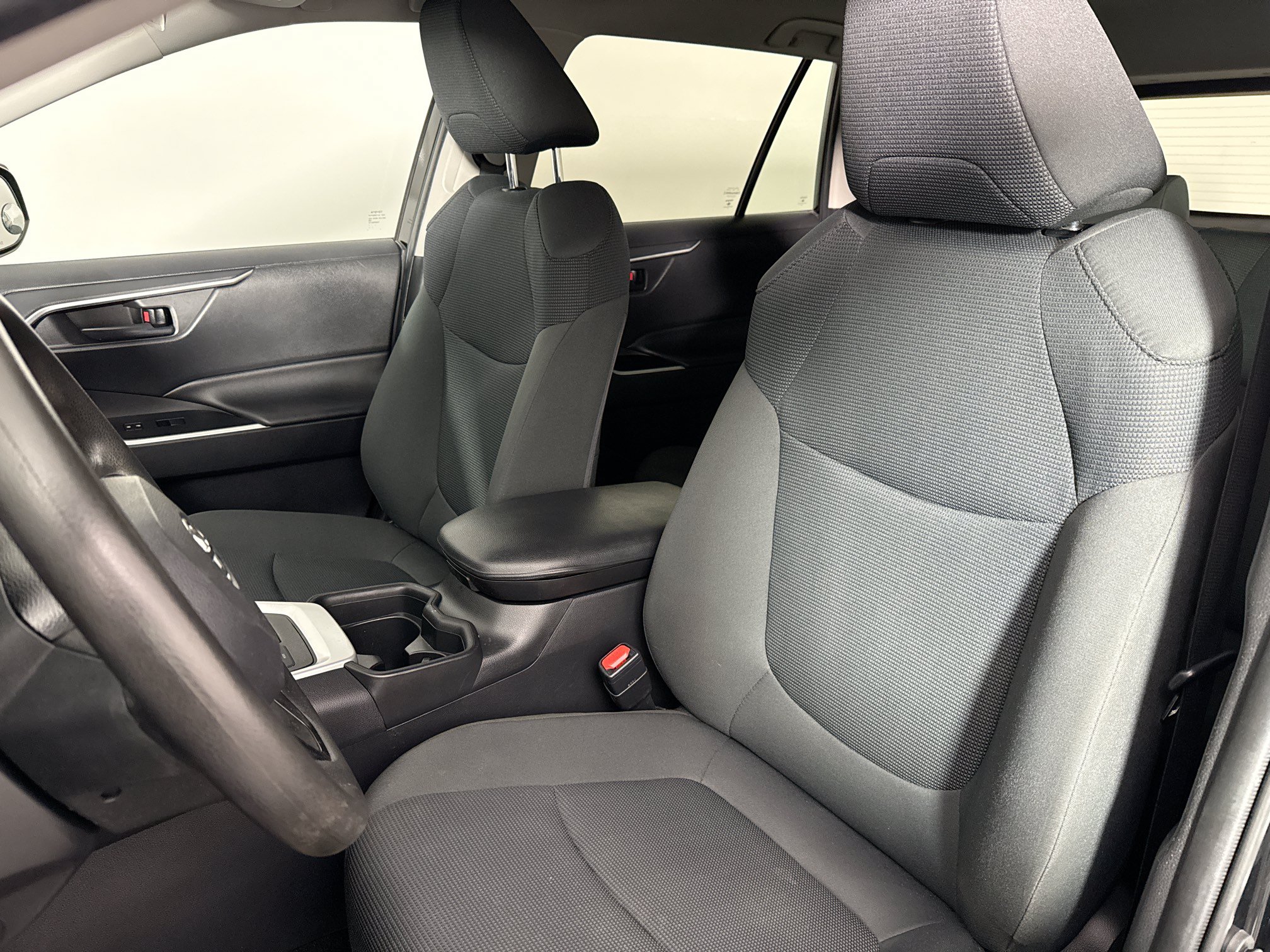 Used 2021 Toyota RAV4 LE AWD/4WD image 21