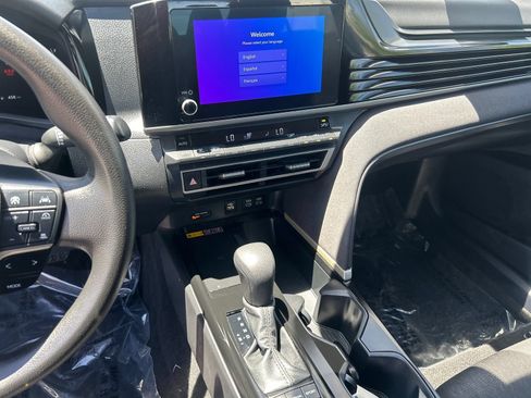 Used 2025 Toyota Camry LE FWD image 23