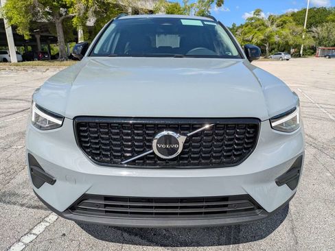 New 2026 Volvo XC40 B4 Core w/ Climate Package FWD image 9