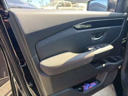 Used 2025 Honda Pilot Sport image 22